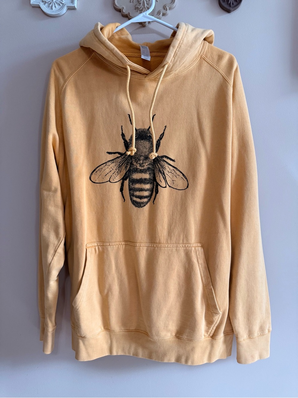 NWOT Unisex Mustard Bee Graphic Hoodie Sweatshirt Sz L
